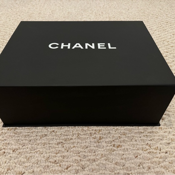 Chanel Classic Jumbo Double Flap Black Caviar Gold Hardware - Picture 12 of 13